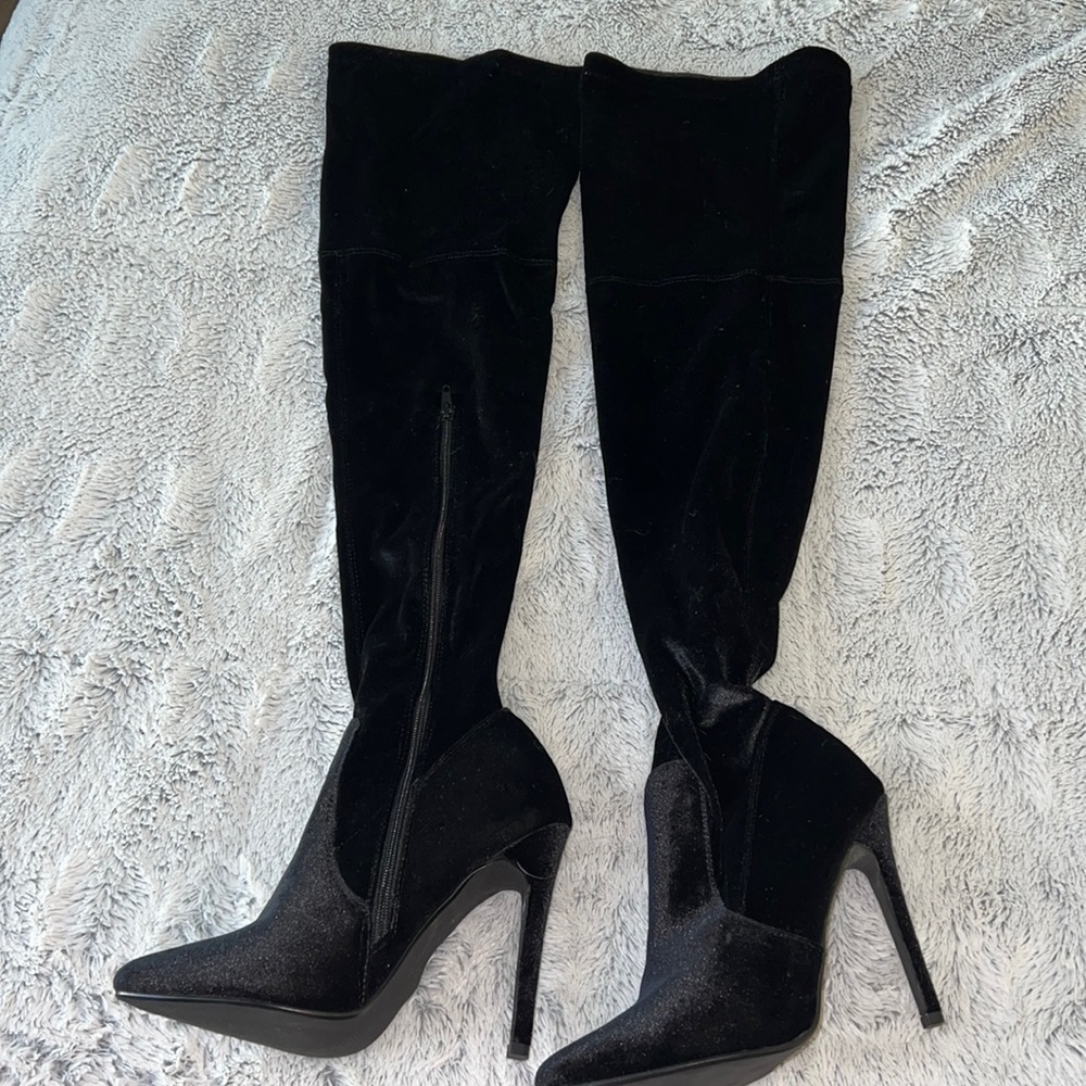 Black thigh-high boots size 8, stretchy, zippered, mint condition.